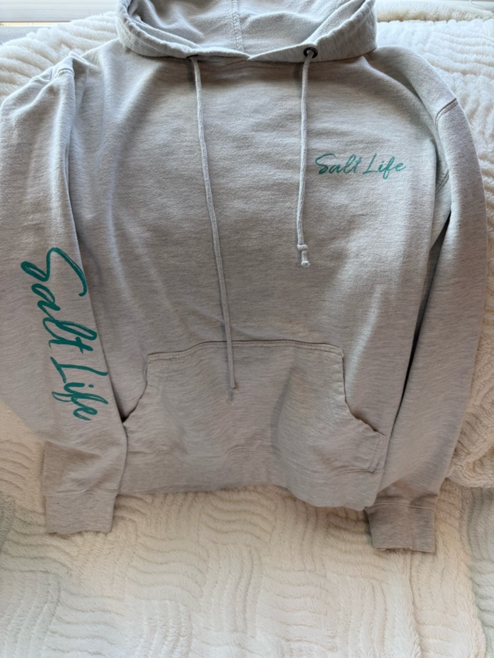 Salt Life Light Gray Pullover Hoodie with 'Live Salty' Graphic